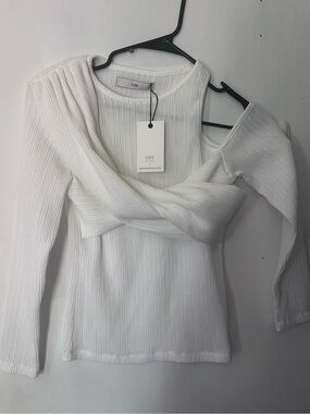 Anthropologie Siempre the label NWT Twist-Front Top small